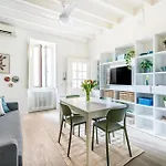 Lovely Apartment On The Navigli River By Easylife